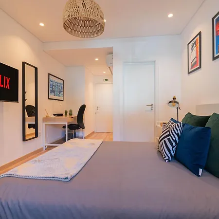 7 Min From And Se-velha - Ac - Work Desk - 300mbs Wifi בית הארחה