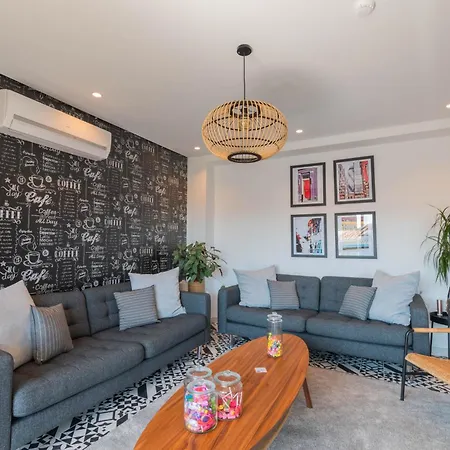 7 Min From And Se-velha - Ac - Work Desk - 300mbs Wifi בית הארחה קוימברה
